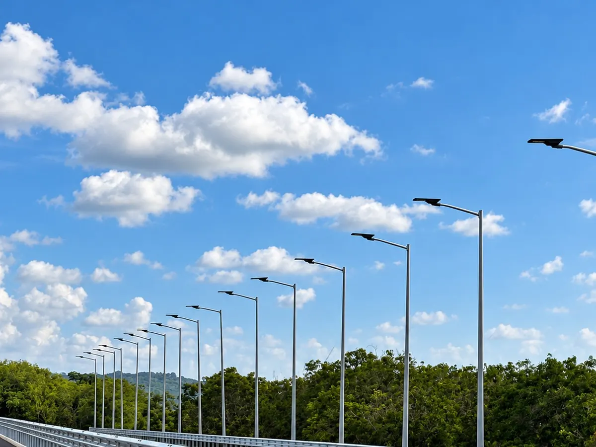 Poste de acero para alumbrado público Trapole