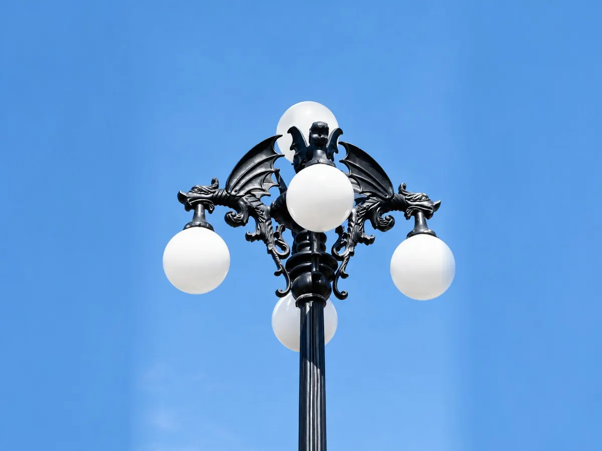 Poste de acero de diseño especial Trapole