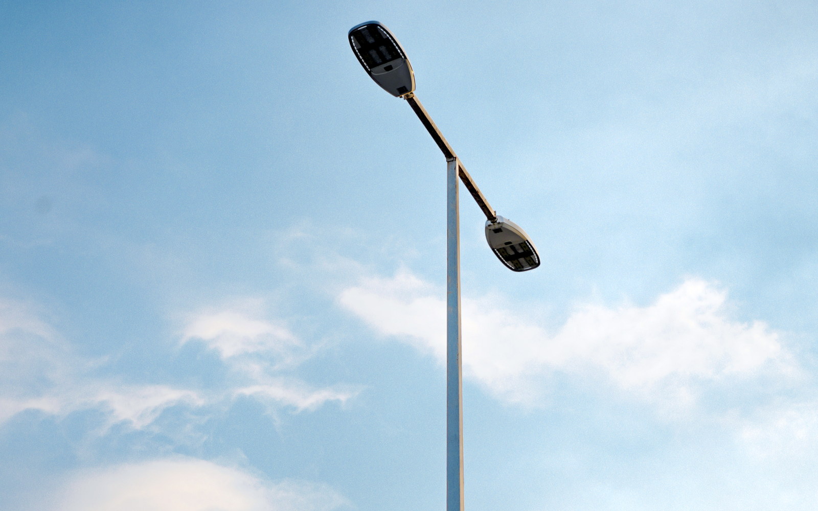 Poste de acero para alumbrado público Trapole